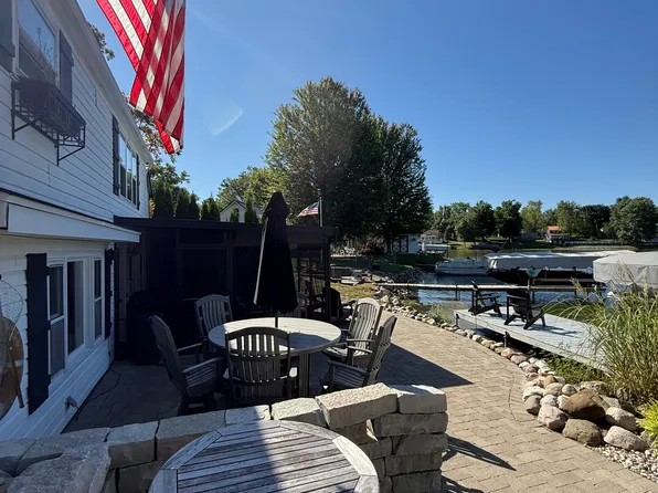 320 Bernice Ave, Rome City, IN 46784