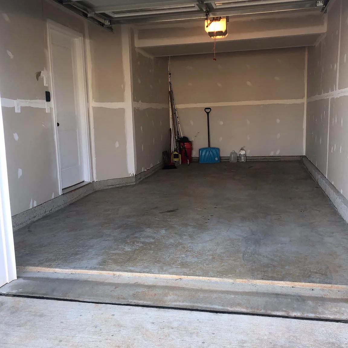 3 bed, 2.5 bath, 1220 sqft, $2,000 — Photo 3