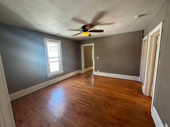 5th image of 627 Pierce St NE Unit 2