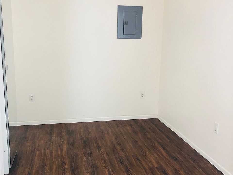 2nd image of 2933 Kalmia St