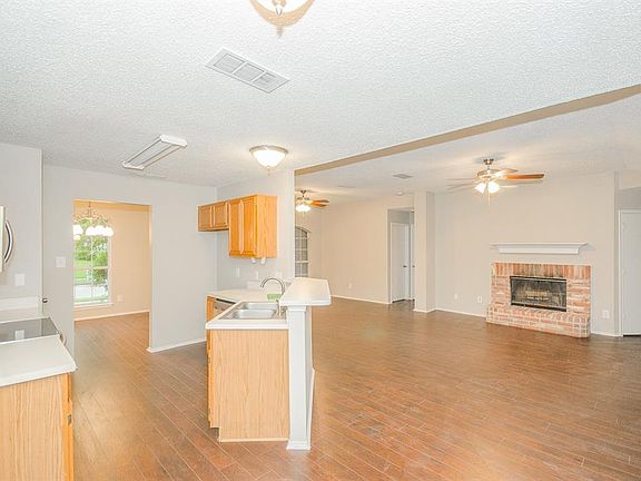 3rd image of 2800 Hidden Springs Dr
