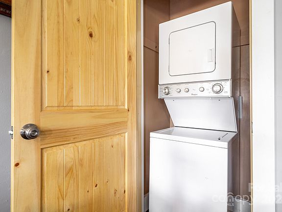 5th image of 2120 Arlington Pl