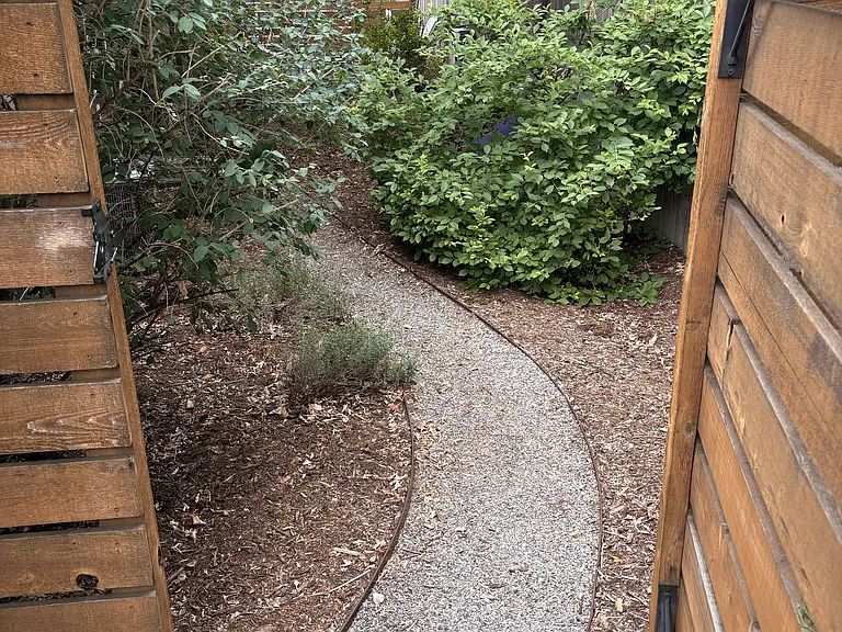 2104 S Corona St — Photo 4