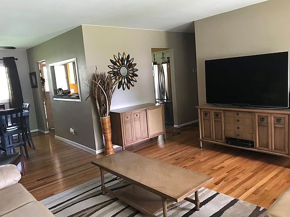 4th image of 3334 Glenmont Ln