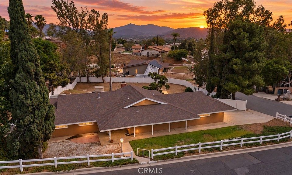 1st image of 5760 Avenue Juan Bautista