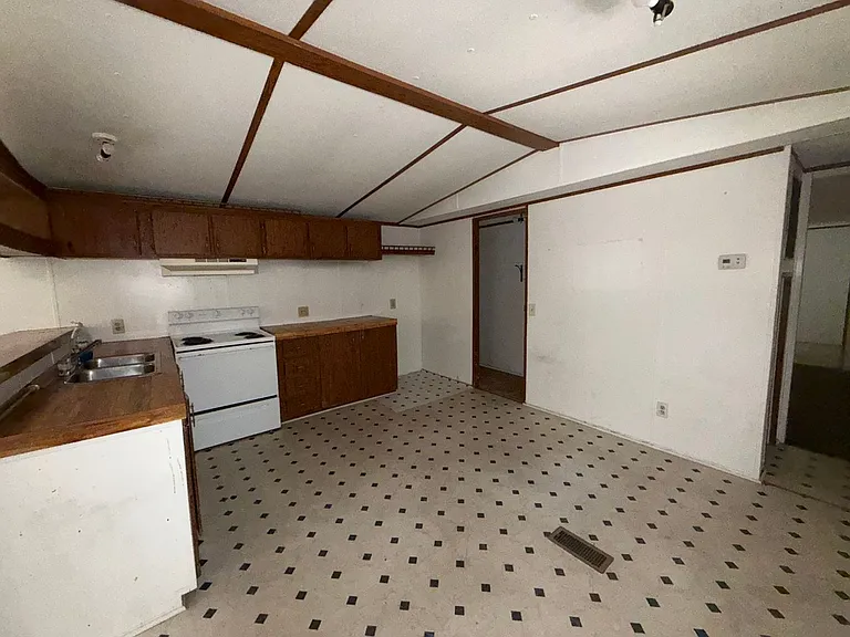 125 County Road 371 — Photo 7