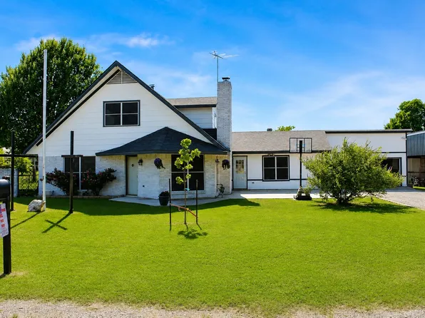121 Port O Call Ct, Runaway Bay, TX 76426