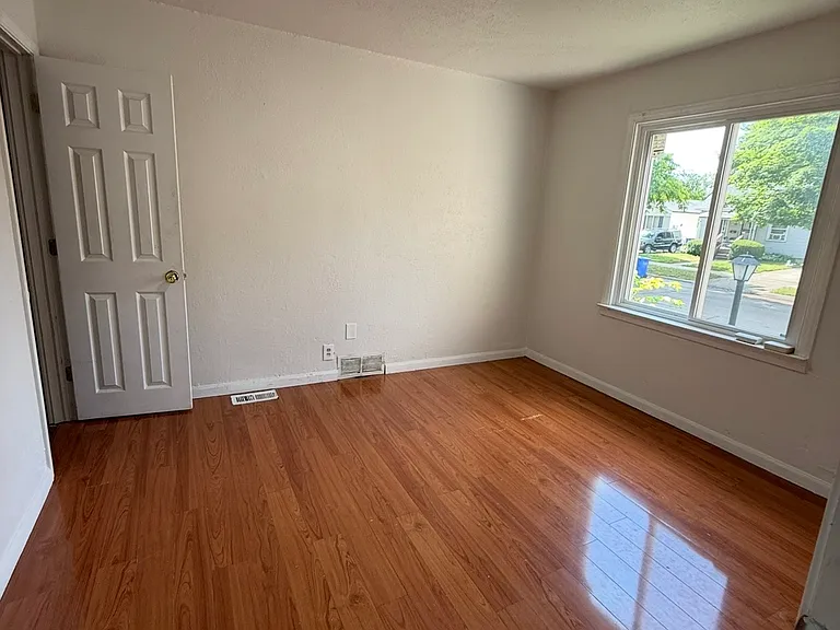 8449 Fisher Ave — Photo 5