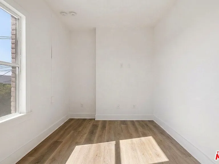 1021 N Mariposa Ave #4 — Photo 4