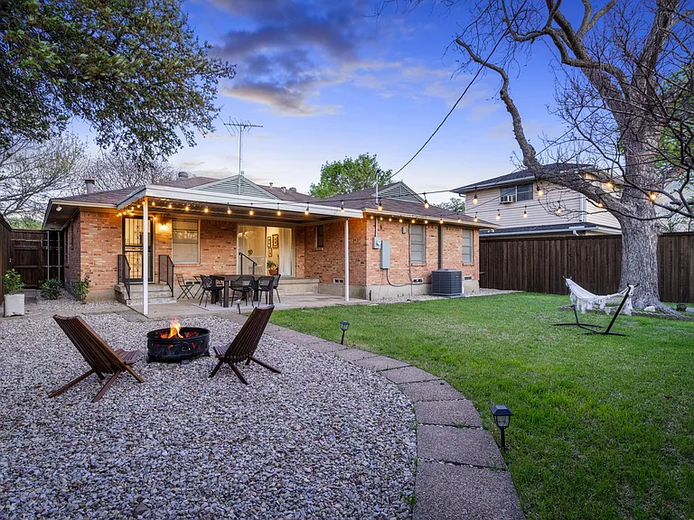9209 Lindaro Ln — Photo 6