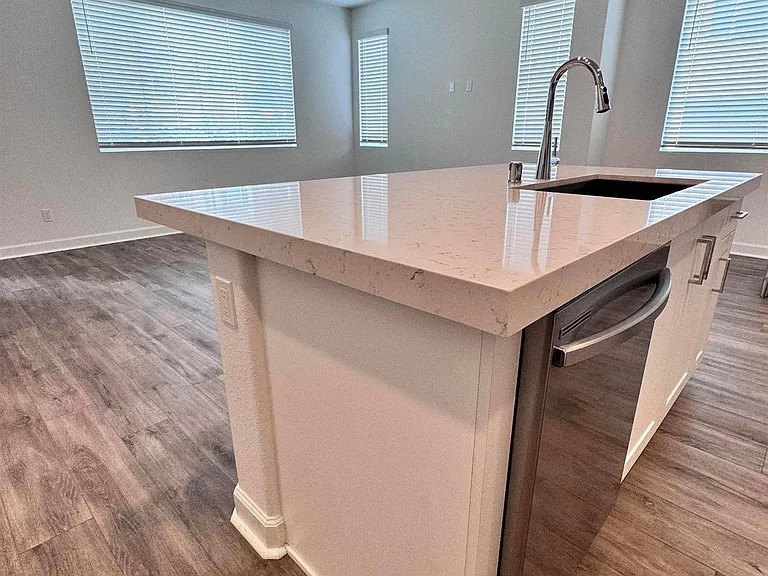 784 Mateo St #1 — Photo 6
