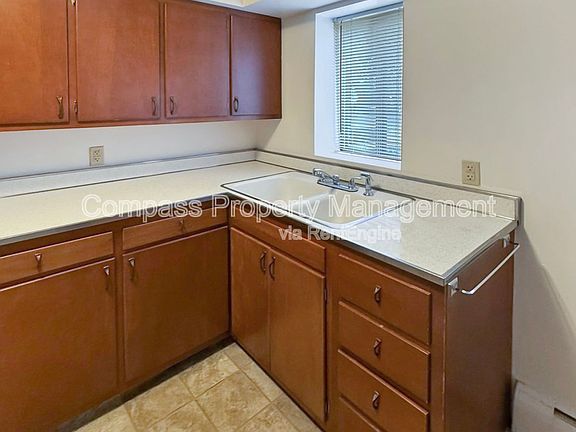 3rd image of 2839 S Burdick St