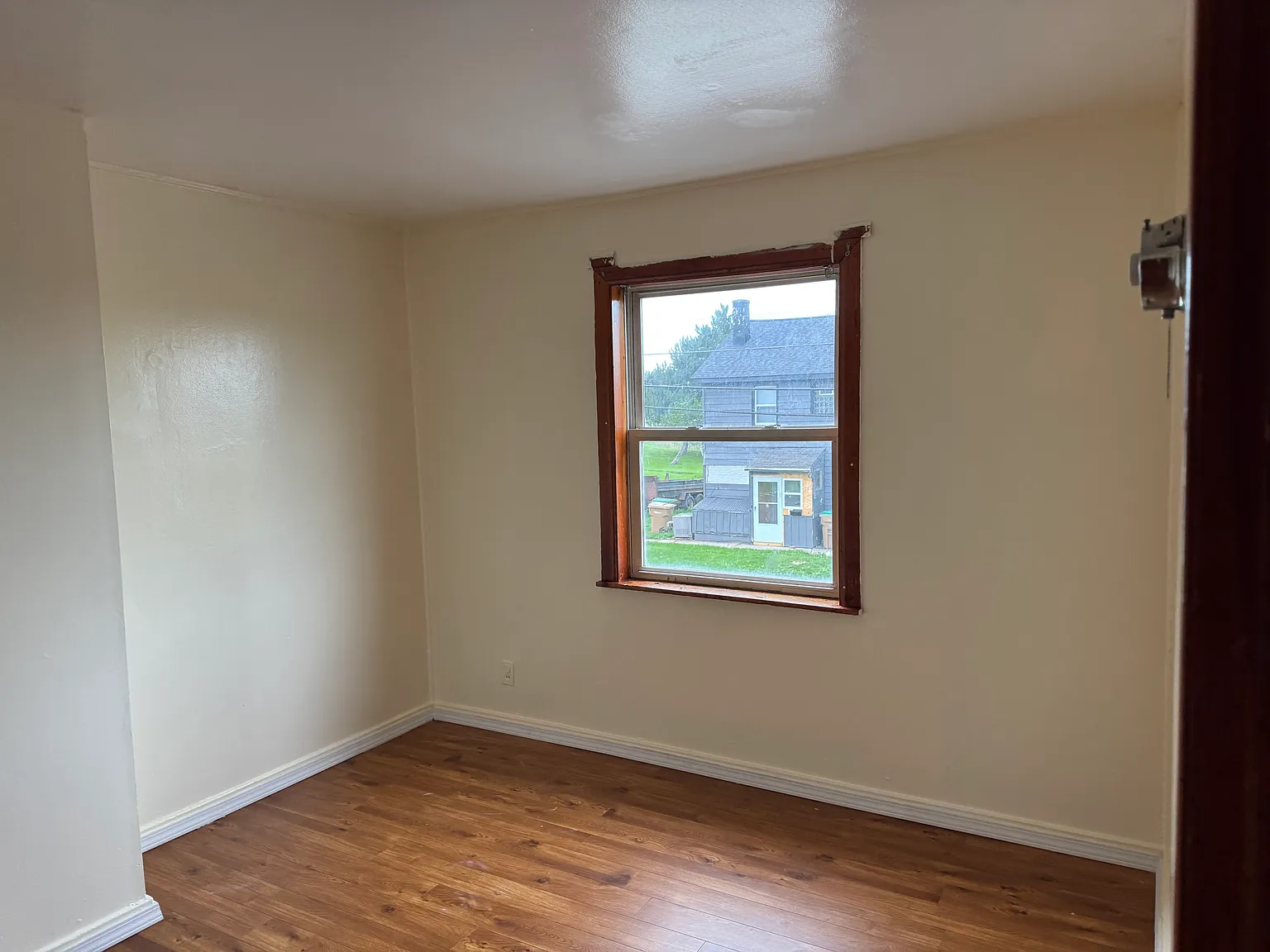 2 bed, 1000 sqft, $1,200 — Photo 3
