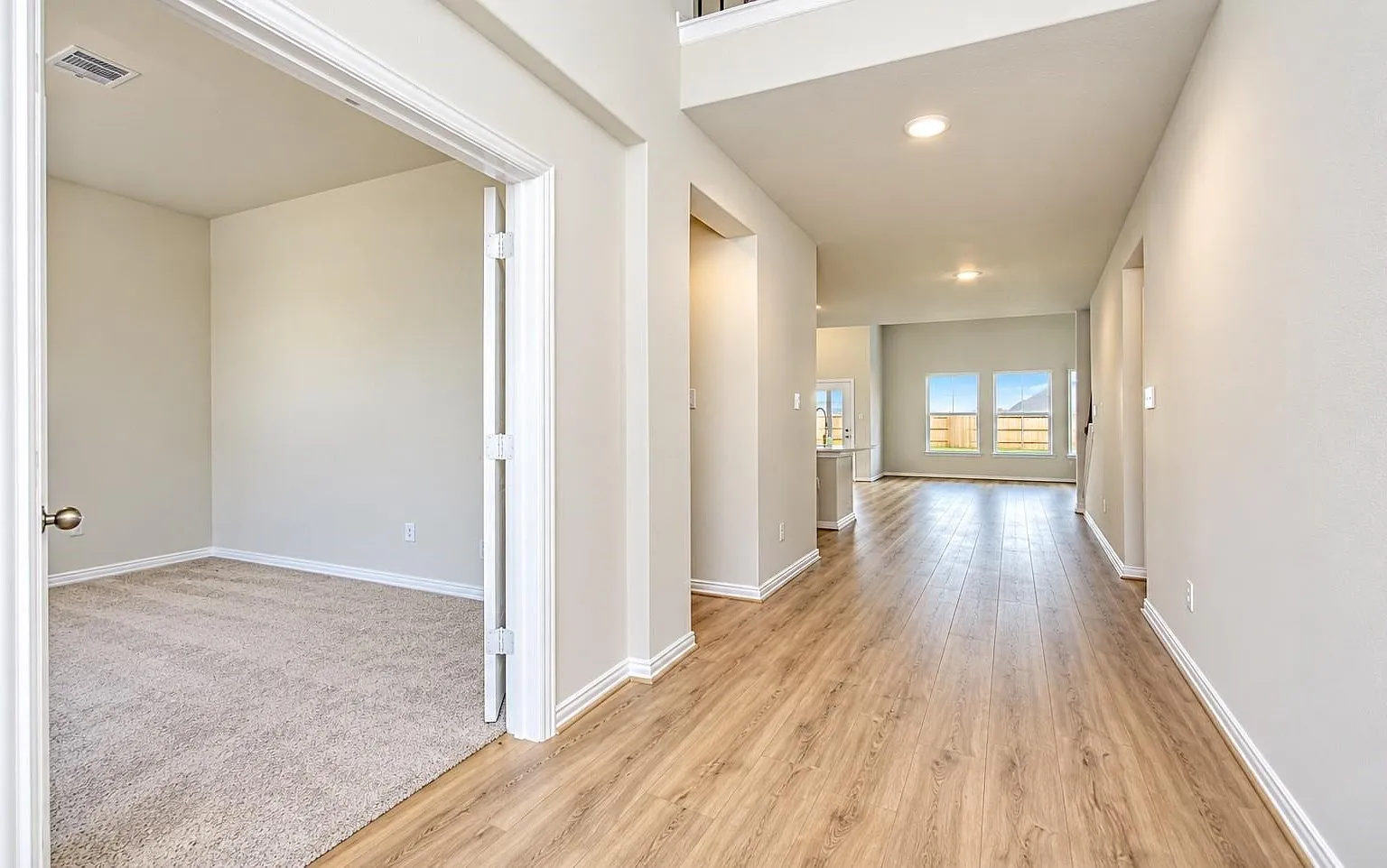 3 bed, 2.5 bath, 2683 sqft, $3,000 — Photo 3