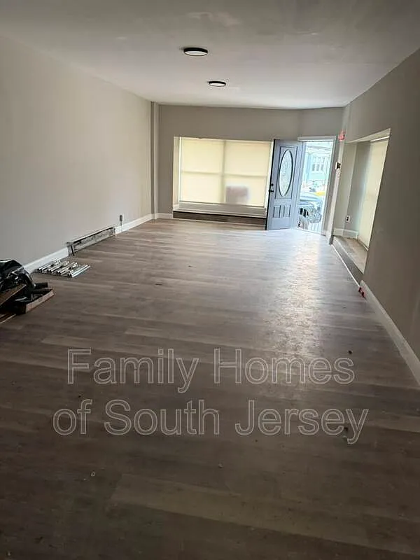 Studio, 1600 sqft, $1,500 — Photo 3