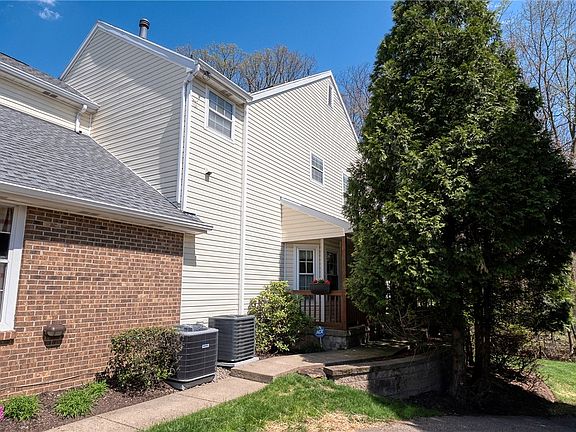 2nd image of 1637 Saint Andrews Dr