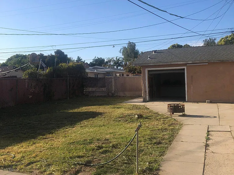 223 E Nevada St — Photo 15