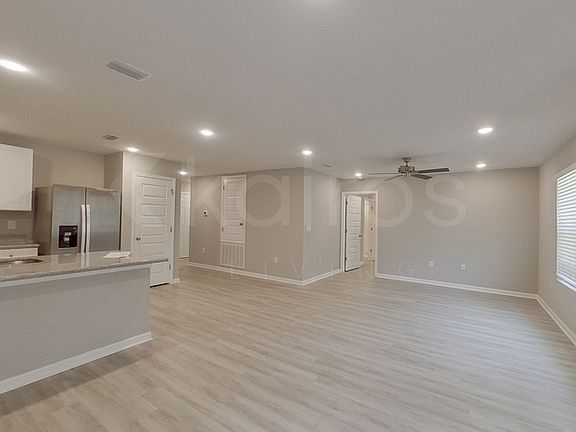 3rd image of 305 Monarch Ln