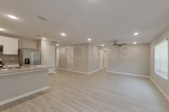 305 Monarch Ln — Photo 3