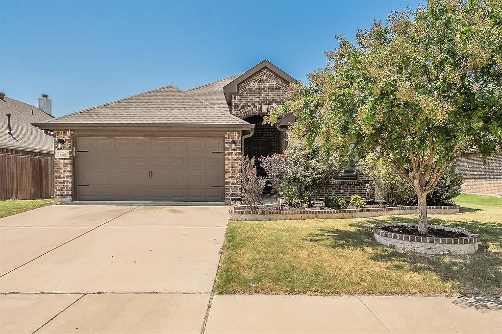 3 bed, 2.0 bath, 1735 sqft, $2,500 — Photo 2