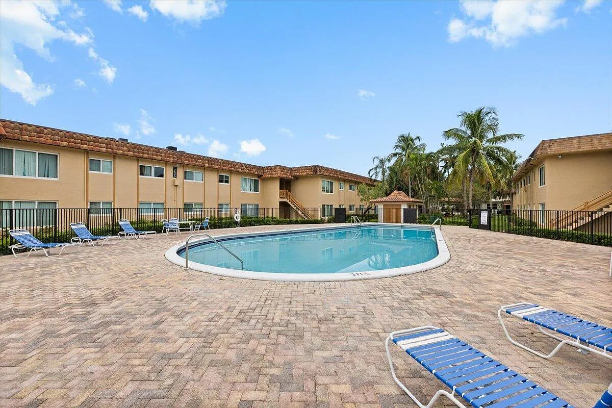 2 bed, 1.0 bath, 759 sqft, $1,850 — Photo 2
