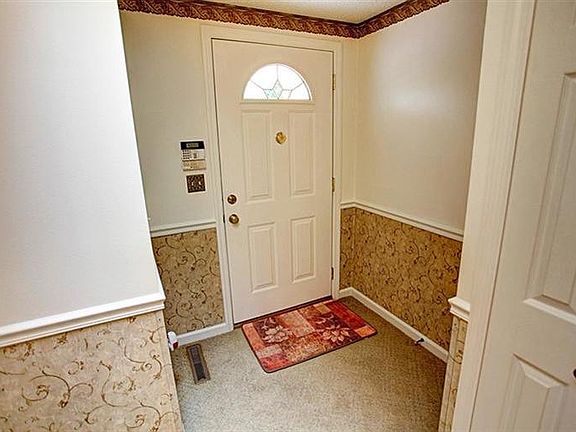 4th image of 652 Dorsey Ct