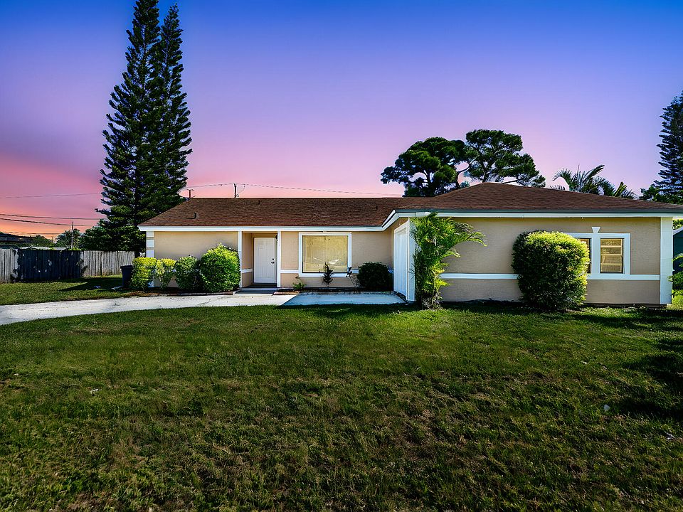 1st image of 175 SE Floresta Drive