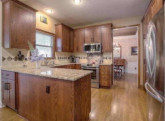 2nd image of 15216 Outlook St