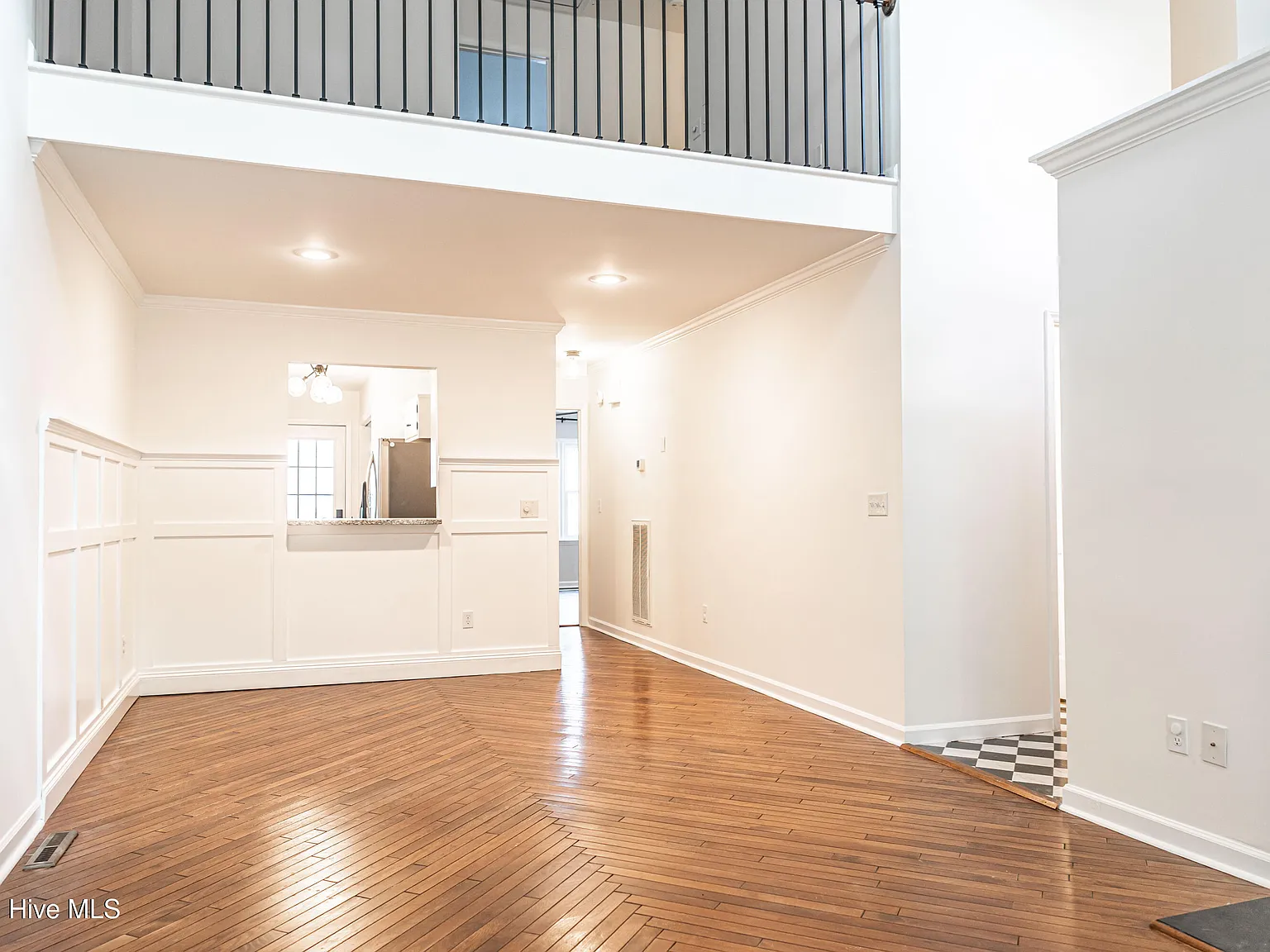 2 bed, 2.0 bath, 1487 sqft, $2,100 — Photo 4