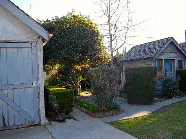2nd image of 1824 W 83rd St