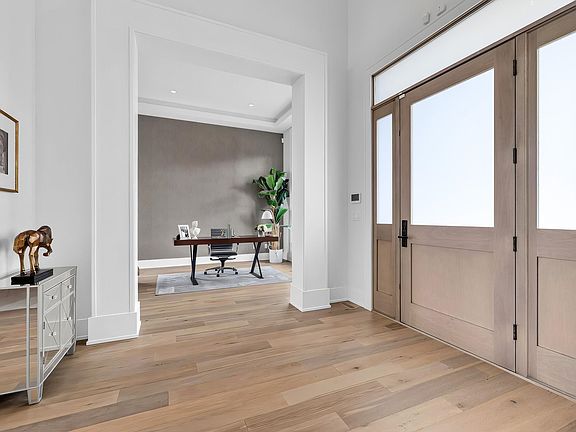 5th image of 3877 159a St