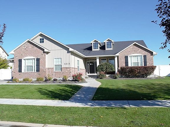 2nd image of 2055 Irene Ln
