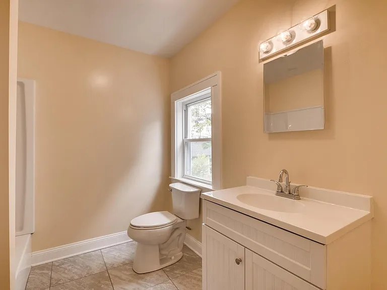 36 E Burke Ave #1 — Photo 16