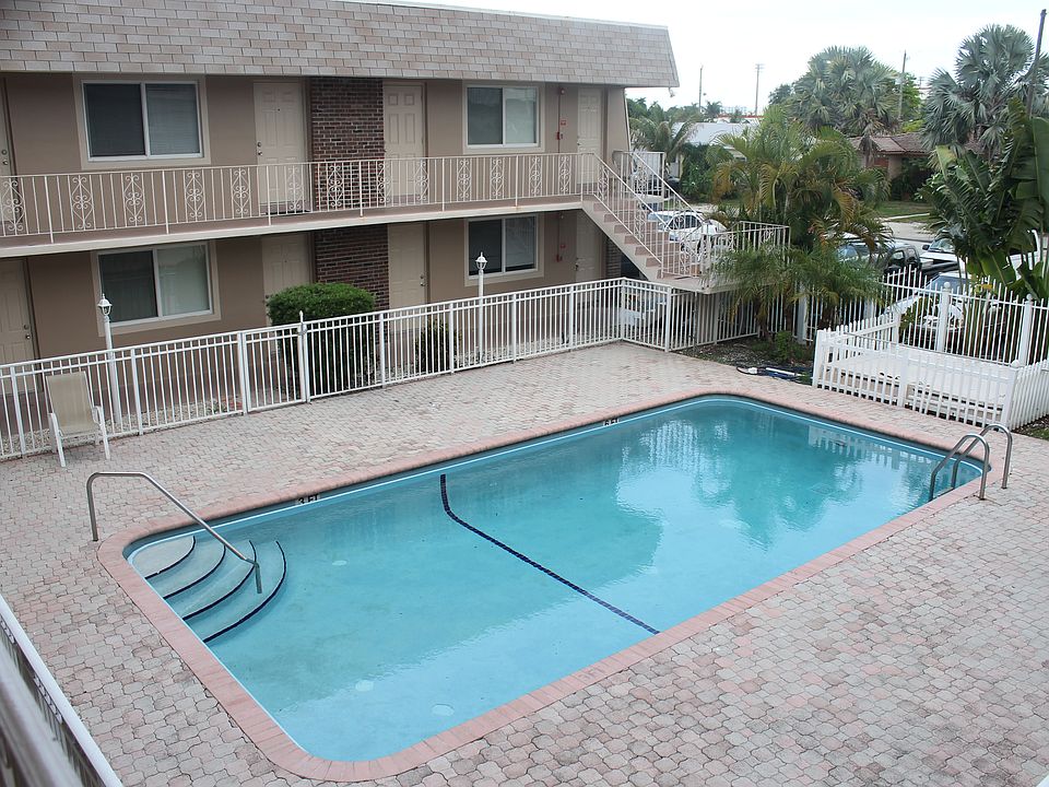 2nd image of 1727 Lee St APT 16
