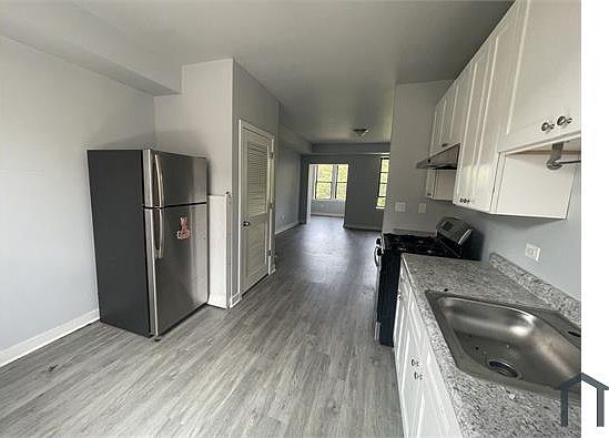 2nd image of 7405 S Kingston Ave #3N