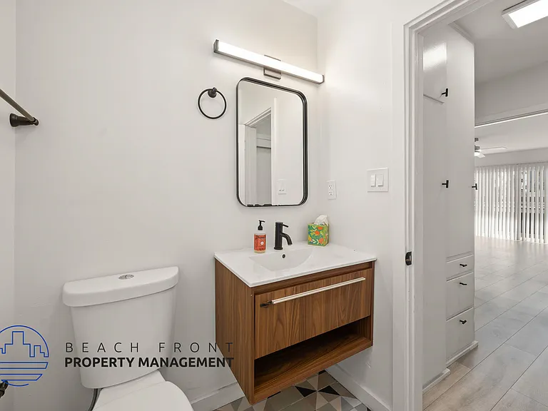 254 S Normandie Ave — Photo 12