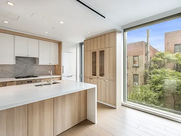 180 6th Avenue image 8 of 28