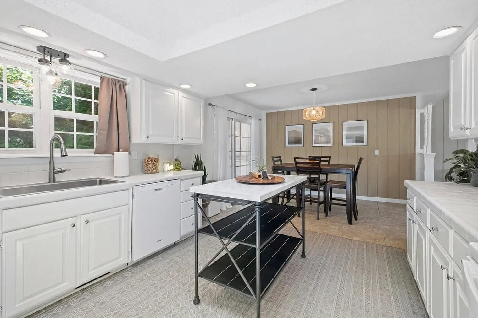 5 bed, 2.0 bath, 2637 sqft, $11,251 — Photo 3