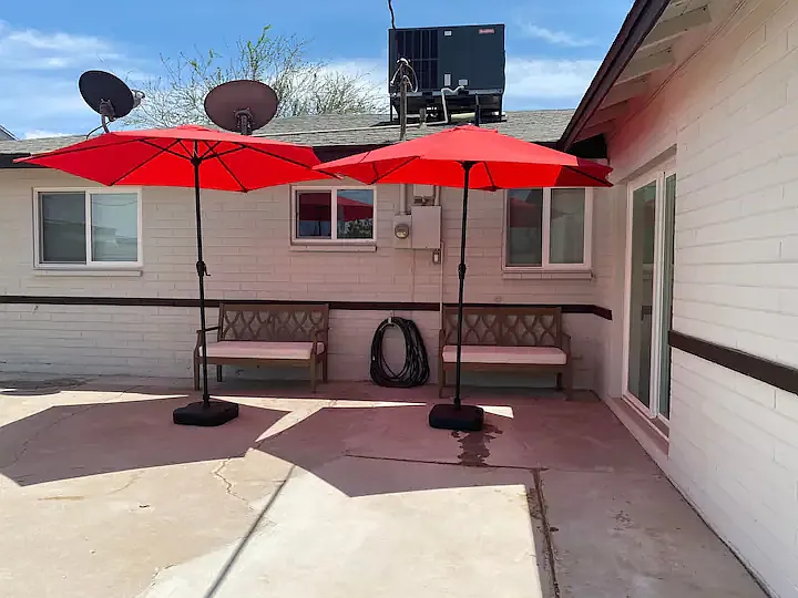 6 bed, 2250 sqft, $1,100 — Photo 3