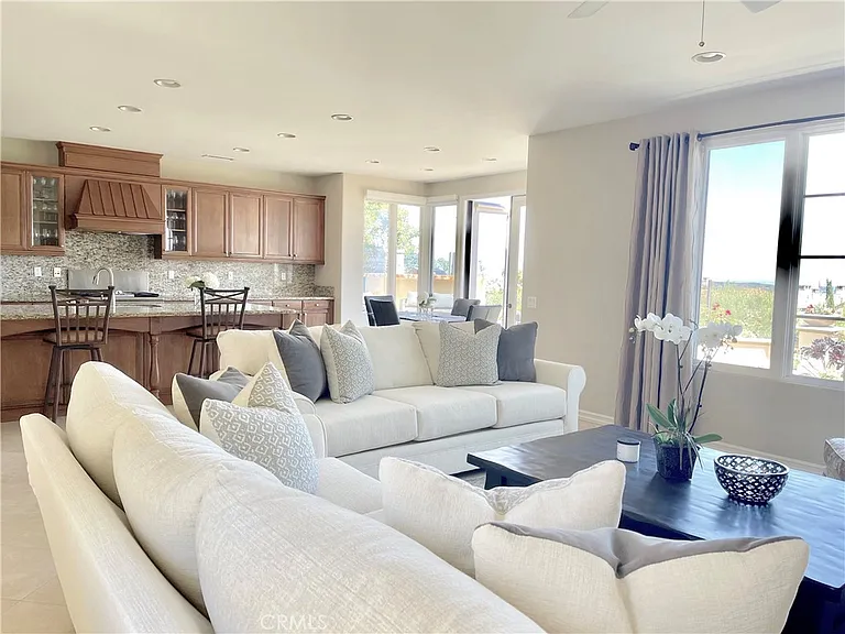 4 Highpoint — Photo 17