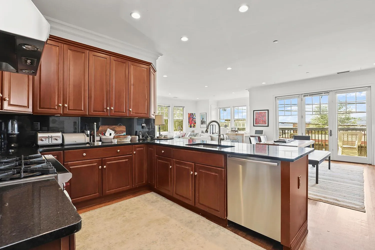 12 N Astor St — Photo 3