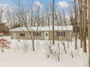 10075 Rose St, Interlochen, MI 49643