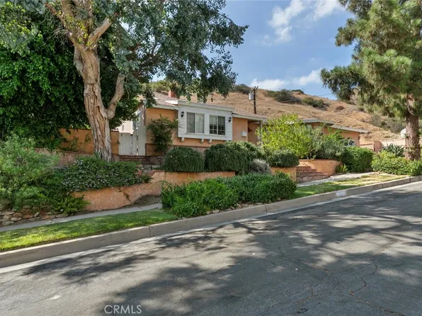 8515 Petaluma Dr, Sun Valley, CA 91352