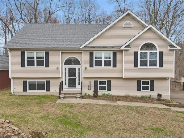 70 Wood Terrace, East Haven, CT 06513