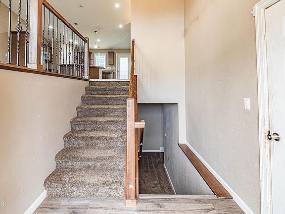 3rd image of 801 Bremner Ave