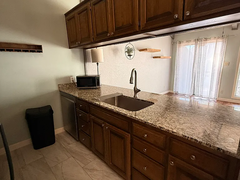1563 Riverside Dr — Photo 11