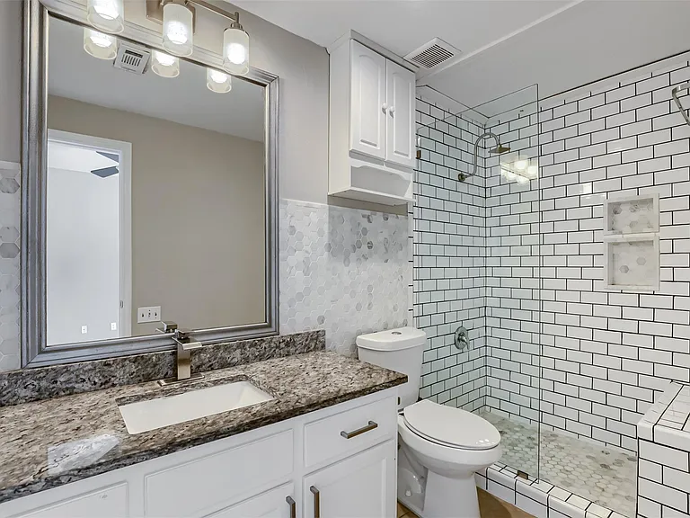 802 S 1st St #206 — Photo 11
