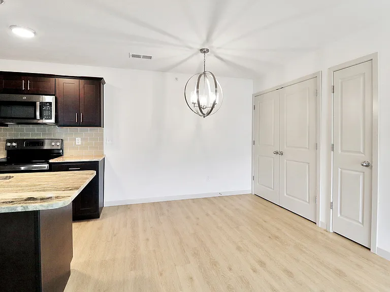 60 West Apartments — Photo 7