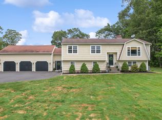 104 Cornwall Dr, Watertown, CT 06795