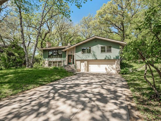 1023 Woodlynn Ave, Roseville, MN 55113